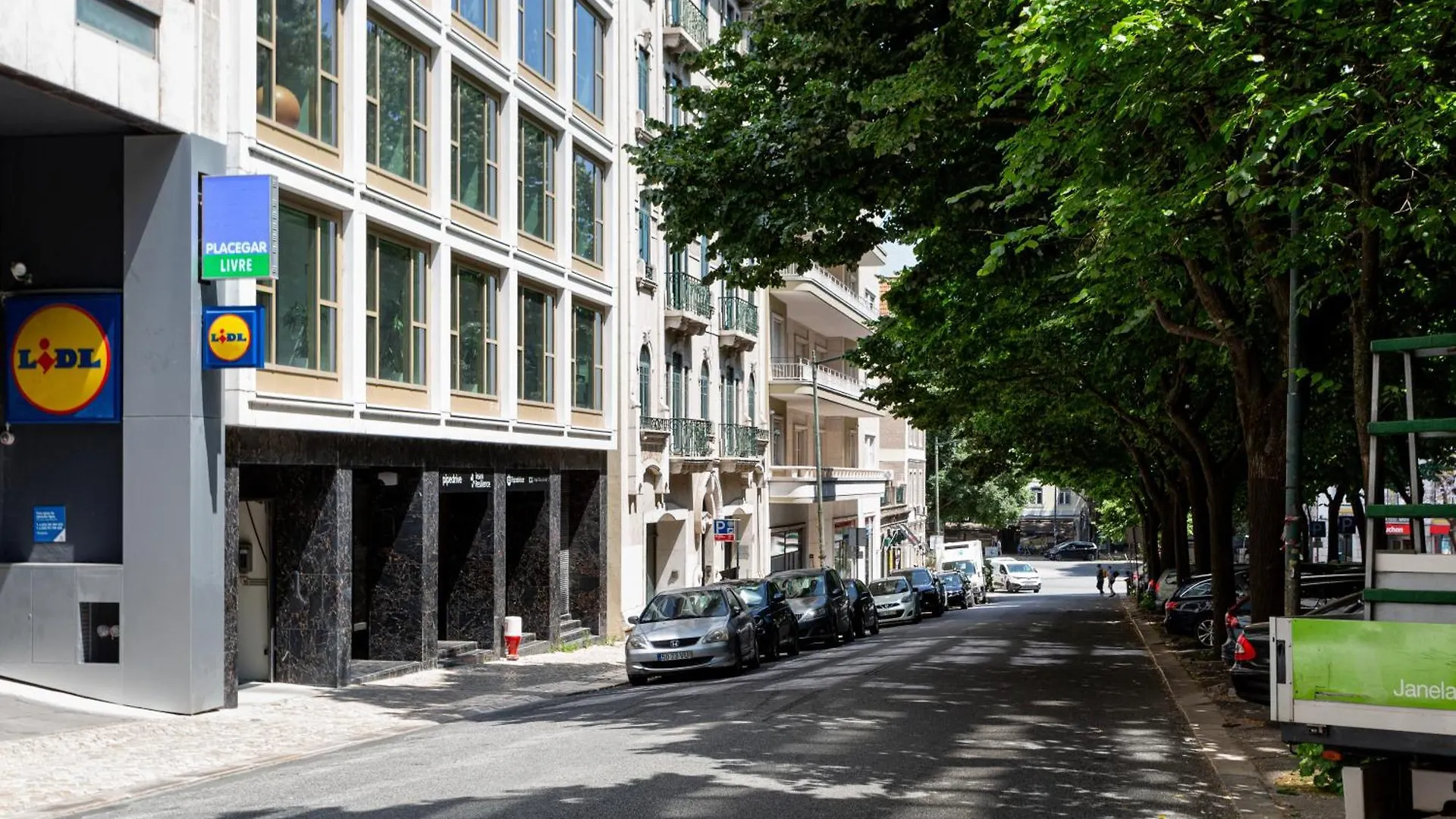 The Urban Oasis Elegant 2 Bedroom Duplex In Lisboa 0*,  葡萄牙