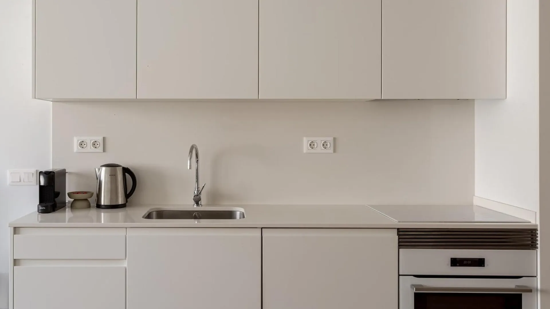 The Urban Oasis Elegant 2 Bedroom Duplex In Lisboa