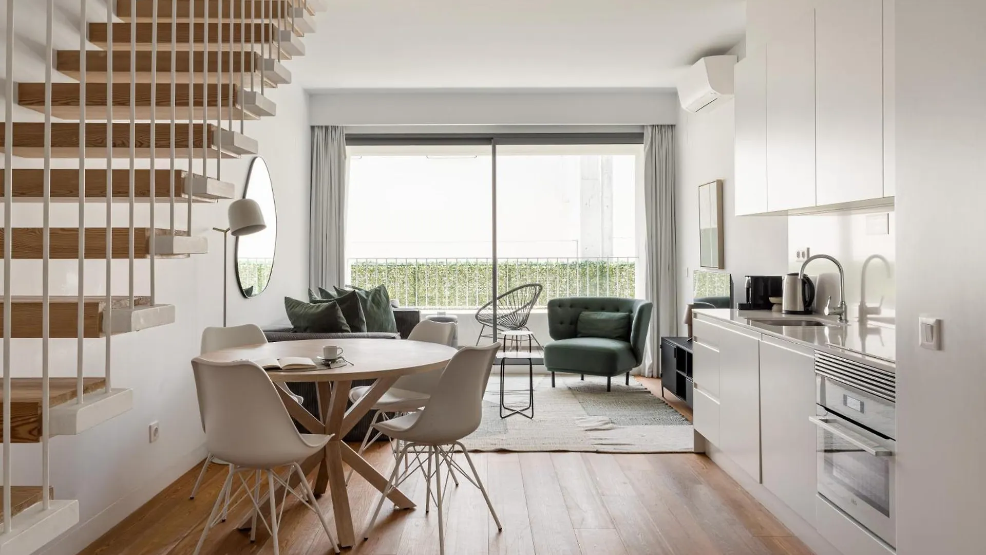 The Urban Oasis Elegant 2 Bedroom Duplex In Lisboa 0*,  葡萄牙