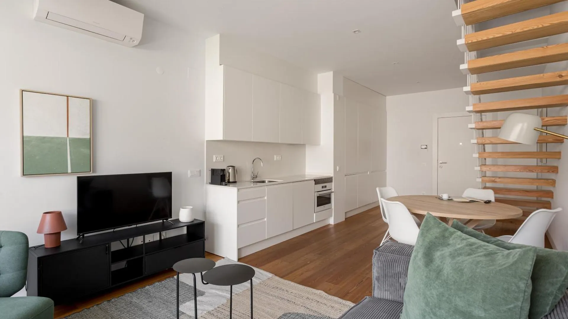 The Urban Oasis Elegant 2 Bedroom Duplex In Lisbona