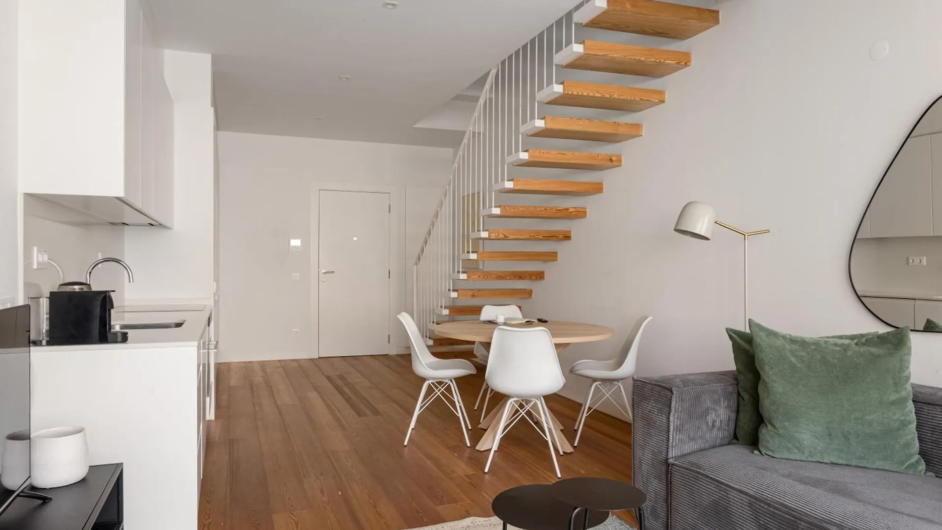 The Urban Oasis Elegant 2 Bedroom Duplex In Lisbona Portogallo